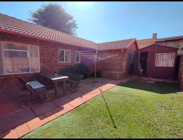 4 BEDROOM PROPERTY TO RENT IN ROOIHUISKRAAL NORTH